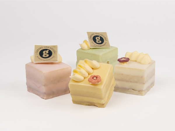 Petit four